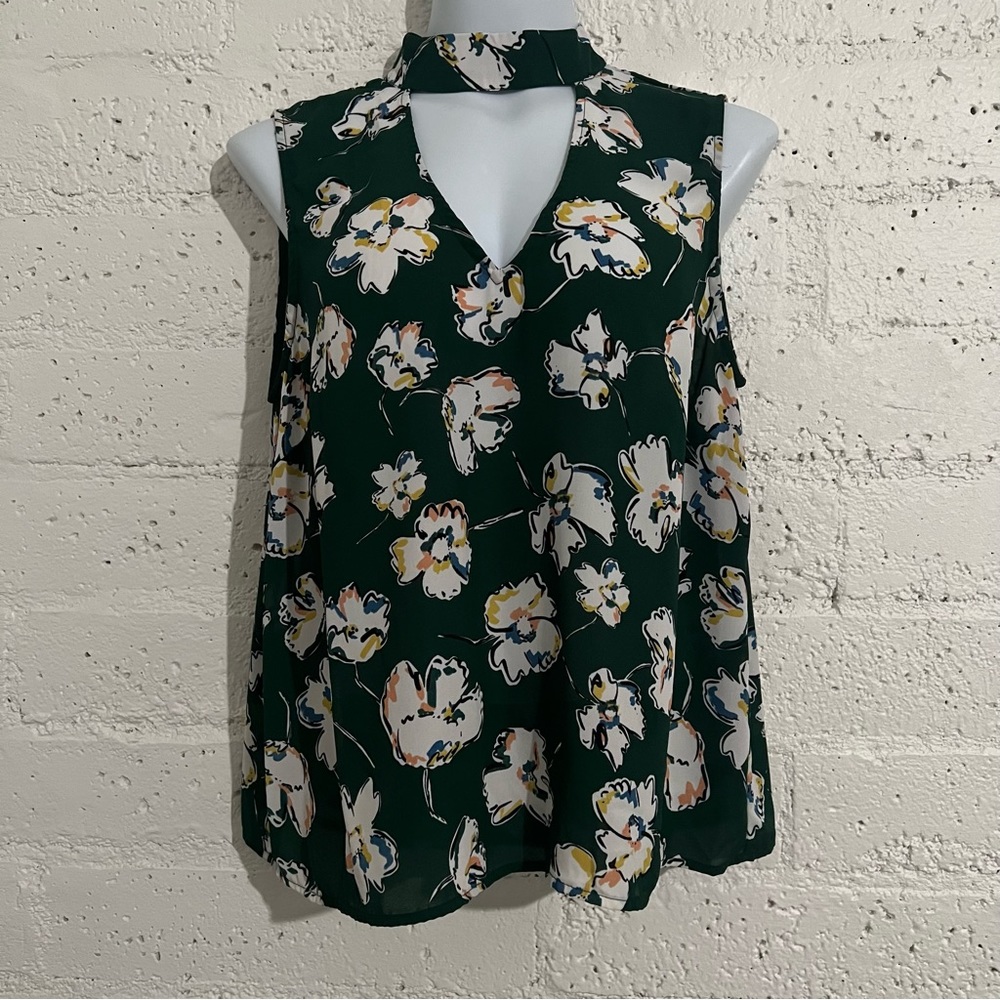 5/$25 Finn & Grace Womens Top L Green Floral Sleeveless AW18